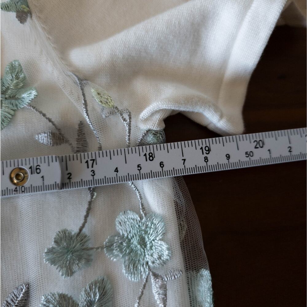 Alfred Dunner Womens SIZE Petite Small Mesh Embroidered White Top - Picture 5 of 8
